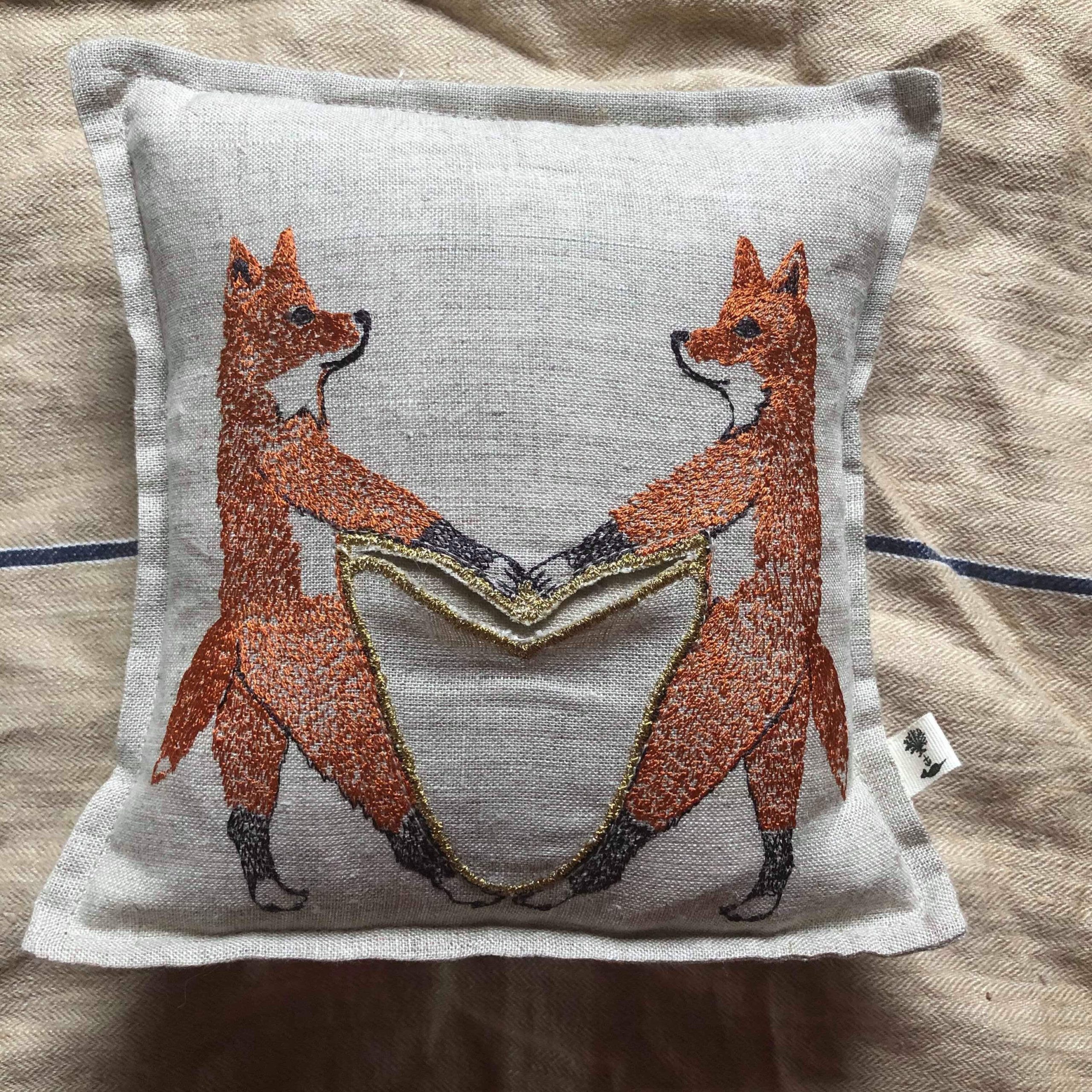 「CORAL&TUSK 」クッション