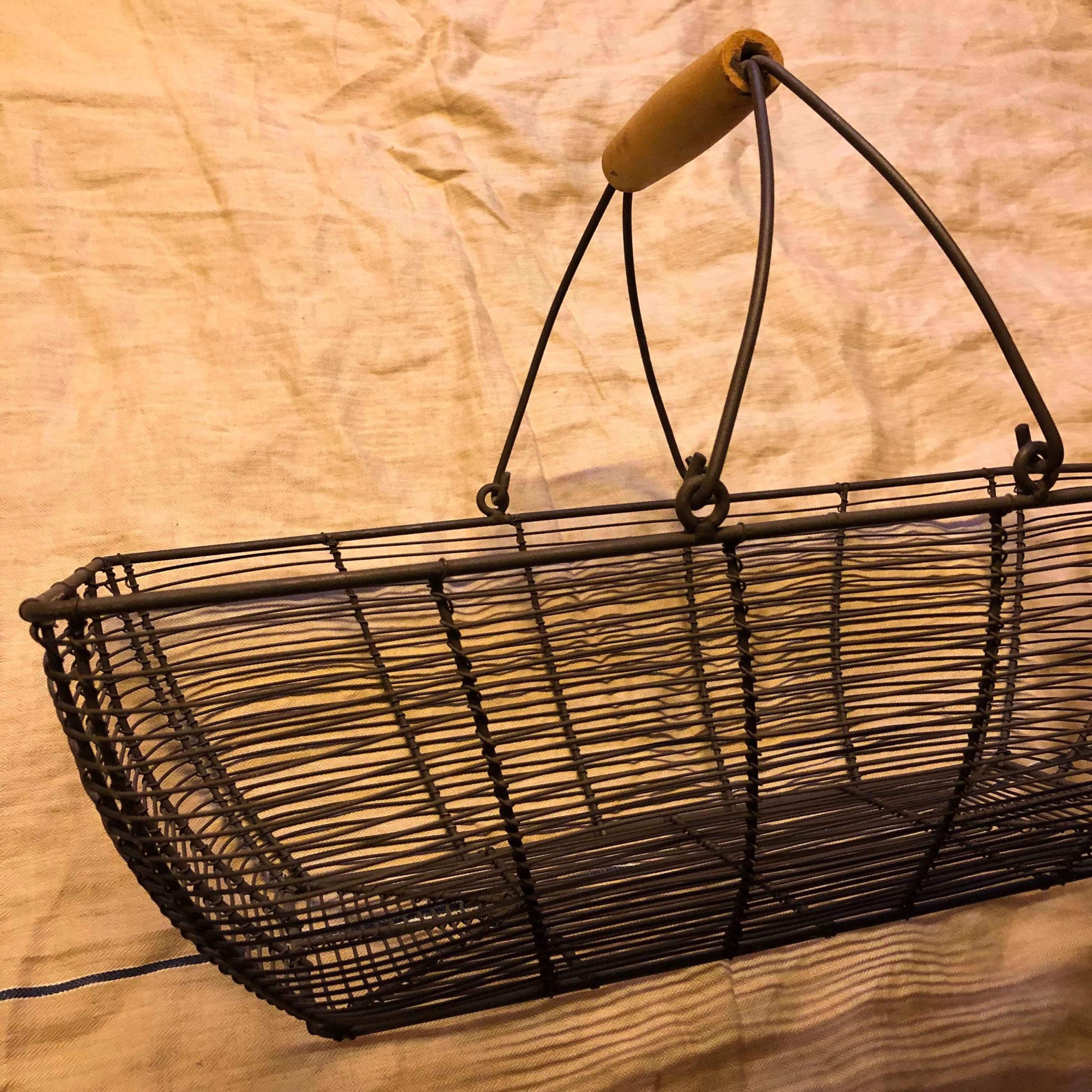 アンティークのカゴ