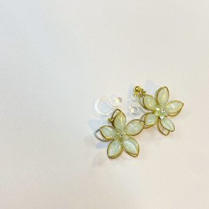 chisatoのお花樹脂earrings