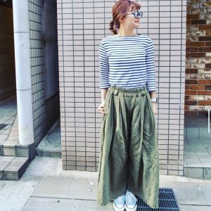 佐野洋装店のリネンパンツ